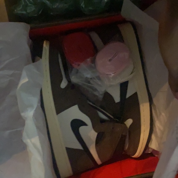 Travis Scott 1s
